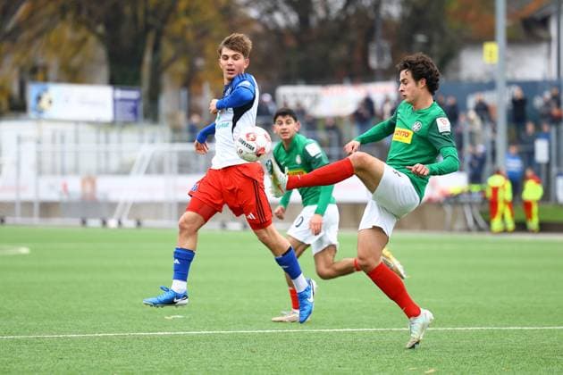 2 Dorian Migalic (Hamburger SV U21, U 21 , 21 Yannik Pohlmann (HSC Hannover) Fußball I Herren I Regionalliga Nord I Saison 2025-2026 I 19. Spieltag I Hamburger SV U21 - HSC Hannover I 16.11.2025 I Stadion Hoheluft