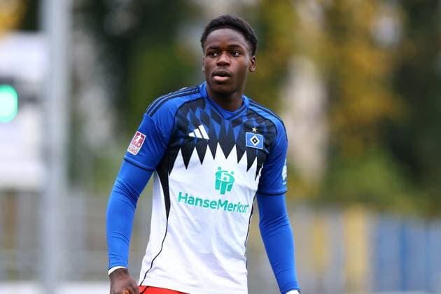 19 Raif Adam (Hamburger SV U21, U 21 Fußball I Herren I Regionalliga Nord I Saison 2025-2026 I 19. Spieltag I Hamburger SV U21 - HSC Hannover I 16.11.2025 I Stadion Hoheluft