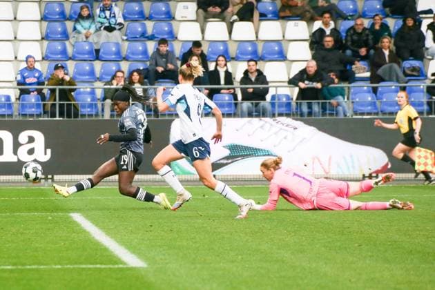 16.11.2025, xgrfx, Fussball DFB Pokal Frauen Achtelfinale , TSG Hoffenheim - Eintracht Frankfurt v.l. Tor, Nicole Anyomi (Eintracht Frankfurt) (DFL DFB REGULATIONS PROHIBIT ANY USE OF PHOTOGRAPHS as IMAGE SEQUENCES and or QUASI-VIDEO) Dietmar-Hopp Stadion