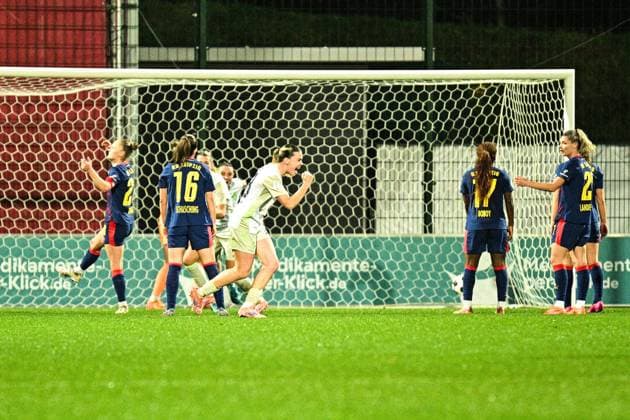 Fußball I Frauen I Saison 2025-2026 I DFB-Pokal I RB Leipzig - SV Werder Bremen I 16.11.2025 Torjubel Juliane Wirtz (28, SV Werder Bremen) ballt die Faust nach dem Ausgleichstor zum 1:1 Leipzig RB Trainingszentrum, Cottaweg 7 Sachsen Deutschland Copyright: xLobeca InesxHähnelx