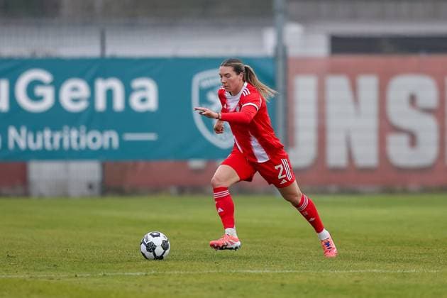 Vanessa Gilles (FC Bayern Muenchen, 02), GER, FC Ingolstadt 04 vs. FC Bayern Muenchen, Fussball, DFB-Pokal Frauen, Achtelfinale, Saison 2025 2026, 16.11.2025, DFB REGULATIONS PROHIBIT ANY USE OF PHOTOGRAPHS AS IMAGE SEQUENCES AND OR QUASI-VIDEO, GER, FC Ingolstadt 04 vs. FC Bayern Muenchen, Fussball, DFB-Pokal Frauen, Achtelfinale, Saison 2025 2026, 16.11.2025 Ingolstadt Copyright: xEibner-Pressefoto JennixMaulx EP_JML