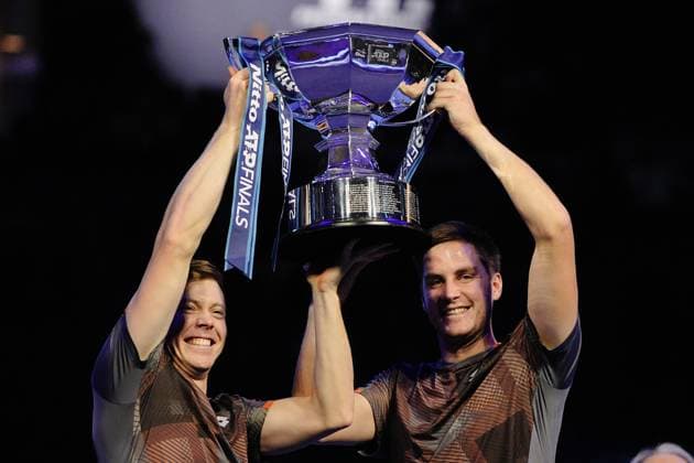Great Britain s Henry Patten and Finland™s Harri Heliovaara celebrate with the trophy after winning their doubles final match and the ATP, Tennis Herren Finals against Great Britain s Joe Salisbury and Neal Skupski at the Inalpi Arena in Turin, Italy - Sunday, Nov. 16, 2025. -  Copyright: xMarcoxAlpozzi LaPressex