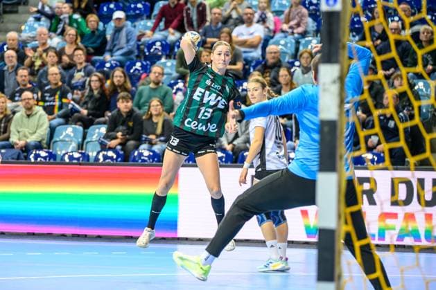 Handball Frauen EHF European League Women Qualifikationsrunde 3 Saison 2025 2026 HC Dalmatinka Ploce vs. VfL Oldenburg 16.11.2025 Jane Martens (13, VfL Oldenburg) im Sprung, beim Wurf