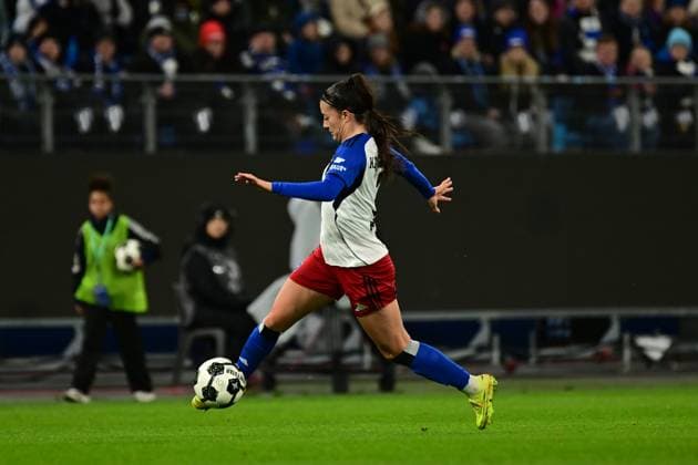 Fußball I Frauen I Saison 2025-2026 I DFB-Pokal I Achtelfinale I Hamburger SV - Bayer 04 Leverkusen I 16.11.2025 Vildan Kardesler (7, Hamburger SV) Hamburg Volksparkstadion Hamburg Deutschland Copyright: xLobeca FelixxSchlikisx