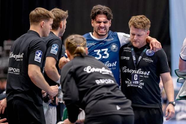 16.11.2025, Handball, HBL, Bergischer HC - Rhein-Neckar Löwen, Mitsubishi Electric HALLE Düsseldorf: Eloy Morante Maldonado (BHC 33) muss verletzt das Spielfeld verlassen. Nordrhein-Westfalen Deutschland