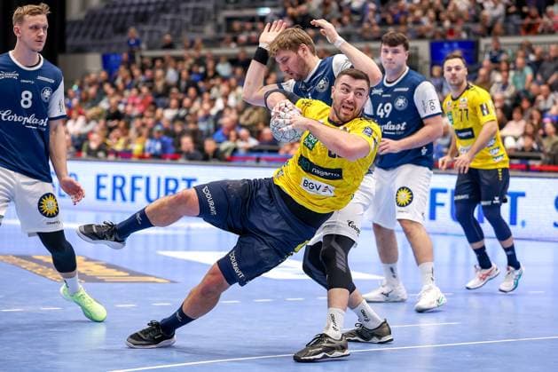 16.11.2025, Handball, HBL, Bergischer HC - Rhein-Neckar Löwen, Mitsubishi Electric HALLE Düsseldorf: Jannik Kohlbacher (Rhein-Neckar Löwen 80) wirft den Ball auf das Tor Nordrhein-Westfalen Deutschland