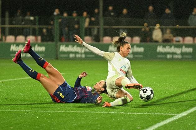 Fußball I Frauen I Saison 2025-2026 I DFB-Pokal I RB Leipzig - SV Werder Bremen I 16.11.2025 Harter Zweikampf zwicke Andrea Norheim (3, Rasenballsport Leipzig) und Maya Sternad (11, SV Werder Bremen) Leipzig RB Trainingszentrum, Cottaweg 7 Sachsen Deutschland Copyright: xLobeca InesxHähnelx
