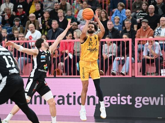 Miles Tention (Tigers Tuebingen, 03) GER, Tigers Tuebingen vs. Gartenzaun24 Baskets Paderborn, Basketball, Herren, Pro A, 2. Barmer Basketball Bundesliga, Saison 2025 2026, 16.11.2025 GER, Tigers Tuebingen vs. Gartenzaun24 Baskets Paderborn, Basketball, Herren, Pro A, 2. Barmer Basketball Bundesliga, Saison 2025 2026, 16.11.2025 Tuebingen Copyright: xEibner-Pressefoto NicolasxWoernx EP_NWN