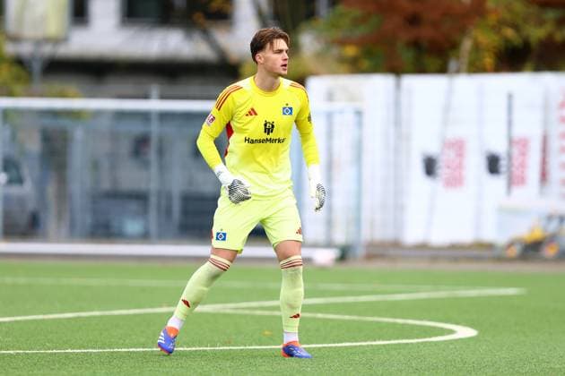 12 Fernando Dickes (Hamburger SV U21, U 21 Fußball I Herren I Regionalliga Nord I Saison 2025-2026 I 19. Spieltag I Hamburger SV U21 - HSC Hannover I 16.11.2025 I Stadion Hoheluft