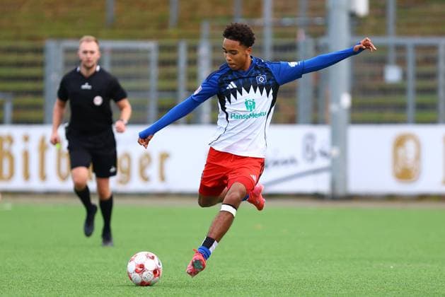21 Arnaud Astel Riedel (Hamburger SV U21, U 21 Fußball I Herren I Regionalliga Nord I Saison 2025-2026 I 19. Spieltag I Hamburger SV U21 - HSC Hannover I 16.11.2025 I Stadion Hoheluft