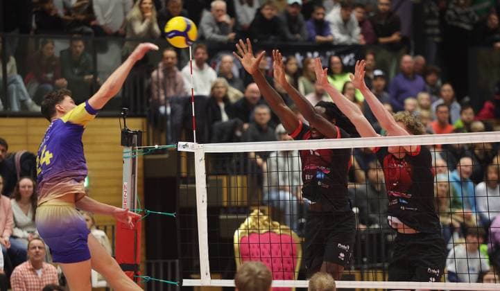 Ludwigsburg , Volleyball Bundesliga , Barock Volleys MTV Ludwigsburg vs. cerebricks VOLLEY GOATS Mitteldeutschland , von links: Clay Wieter ( Goats ) Nyherowo Omene Philipp Herrmann ( Lubu )