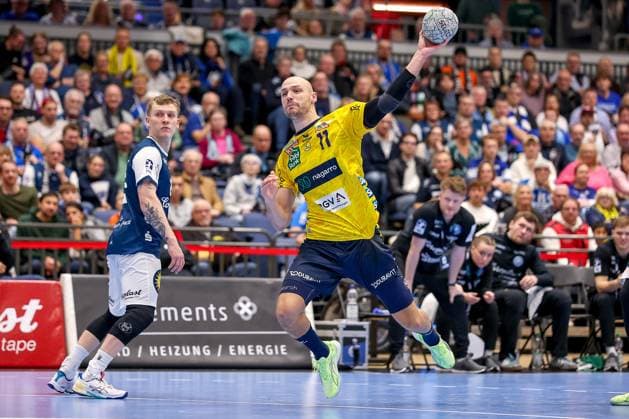 16.11.2025, Handball, HBL, Bergischer HC - Rhein-Neckar Löwen, Mitsubishi Electric HALLE Düsseldorf: Lukas Sandell (Rhein-Neckar Löwen 11) wirft auf das Tor Nordrhein-Westfalen Deutschland