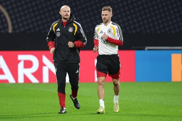 UEFA European Qualifiers - WM Qualifikation - 25 26 - Abschluss Training vor Deutschland - Slowakei am 16.11.2025 in der Red Bull Arena in Leipzig Joshua Kimmich (Deutschland 6) mit leichtem Lauftraining