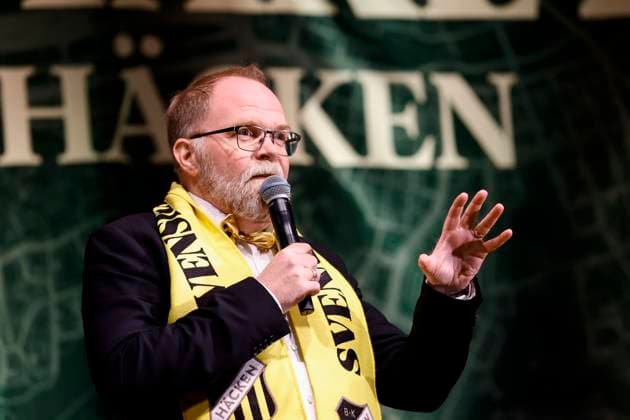 GOTHENBURG, SWEDEN 20251116 Häcken chairman Anders Billström speaks as Häcken continues its gold celebration at Kvilletorget after the final match of the season in Damallsvenskan between BK Häcken FF and Pitea IF DFF at Bravida Arena. GÖTEBORG SWEDEN x9200x