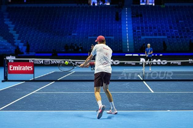 Nitto ATP, Tennis Herren Finals 2025 - Day 8 Jannik Sinner of Italy practices before playing in the Men s Singles Round match against Carlos Alcaraz of Spain during day eight and final of the Nitto ATP Finals 2025 at Inalpi Arena in Turin, Italy, on November 16, 2025. Turin Turin Italy  Copyright: xMiguelxReisx originalFilename:reis-notitle251116_npOf4.jpg