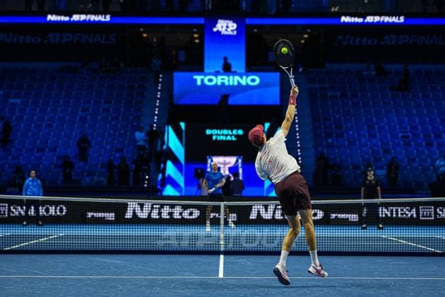 Nitto ATP, Tennis Herren Finals 2025 - Day 8 Jannik Sinner of Italy practices before playing in the Men s Singles Round match against Carlos Alcaraz of Spain during day eight and final of the Nitto ATP Finals 2025 at Inalpi Arena in Turin, Italy, on November 16, 2025. Turin Turin Italy  Copyright: xMiguelxReisx originalFilename:reis-notitle251116_np6Em.jpg