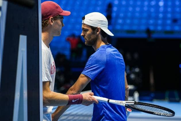 Nitto ATP, Tennis Herren Finals 2025 - Day 8 Jannik Sinner of Italy practices with Joao Sousa of Portugal before playing in the Men s Singles Round match against Carlos Alcaraz of Spain during day eight and the final of the Nitto ATP Finals 2025 at Inalpi Arena in Turin, Italy, on November 16, 2025. Turin Turin Italy  Copyright: xMiguelxReisx originalFilename:reis-notitle251116_npQ2B.jpg