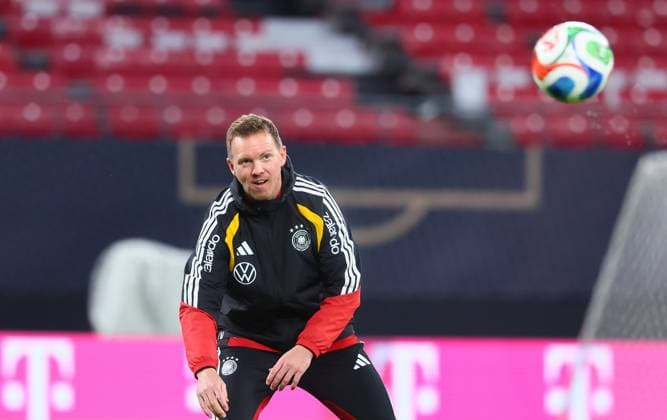 Deutschland - Slowakei Training Leipzig, 16.11.2025, Matchday -1, Red Bull Arena, Abschlusstraining, vor der WM Qualifikation BR Deutschland vs. Slowakei am 17.11.2025 , Im Bild: Bundestrainer Julian Nagelsmann (Deutschland) ,