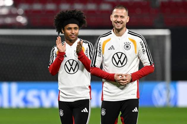 v. li. im Bild Karim Adeyemi, Waldemar Anton (Deutschland 3) 16.11.2025 Fussball WM Qualifikation Training Deutschland vs Slowakei, Red Bull Arena, Leipzig,