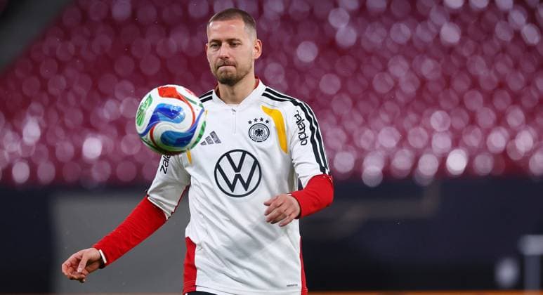 Deutschland - Slowakei Training Leipzig, 16.11.2025, Matchday -1, Red Bull Arena, Abschlusstraining, vor der WM Qualifikation BR Deutschland vs. Slowakei am 17.11.2025 , Im Bild: Waldemar Anton (3, DEU) ,