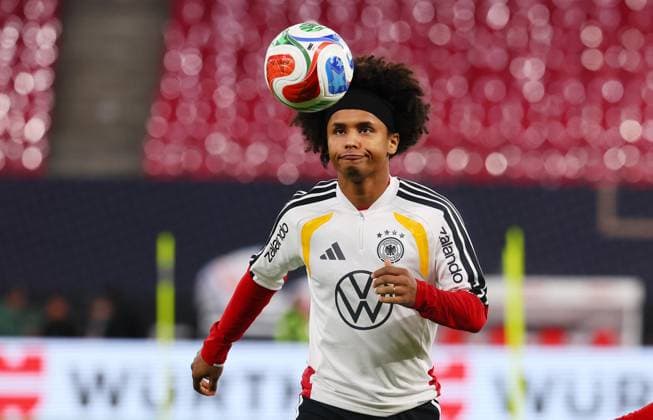Deutschland - Slowakei Training Leipzig, 16.11.2025, Matchday -1, Red Bull Arena, Abschlusstraining, vor der WM Qualifikation BR Deutschland vs. Slowakei am 17.11.2025 , Im Bild: Karim Adeyemi (DEU) ,