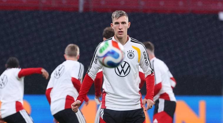 Deutschland - Slowakei Training Leipzig, 16.11.2025, Matchday -1, Red Bull Arena, Abschlusstraining, vor der WM Qualifikation BR Deutschland vs. Slowakei am 17.11.2025 , Im Bild: Nico Schlotterbeck ( 15, DEU) ,
