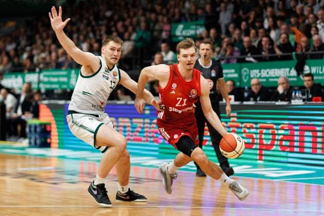 Marten Linssen (Gladiators Trier) im Zweikampf mit Justus Hollatz (FC Bayern Basketball), Vet Concept Gladiators Trier vs FC Bayern Basketball, Basketball, BBL Pokal, Viertelfinale, Saison 2025 2026, 16.11.2025 Vet Concept Gladiators Trier vs FC Bayern Basketball, Basketball, BBL Pokal, Viertelfinale, Saison 2025 2026, 16.11.2025 Copyright: xEibner-Pressefoto AlexanderxNeisx EP_ANS