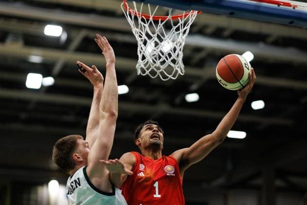 Oscar da Silva (FC Bayern Basketball) im Zweikampf mit Marten Linssen (Gladiators Trier), Vet Concept Gladiators Trier vs FC Bayern Basketball, Basketball, BBL Pokal, Viertelfinale, Saison 2025 2026, 16.11.2025 Vet Concept Gladiators Trier vs FC Bayern Basketball, Basketball, BBL Pokal, Viertelfinale, Saison 2025 2026, 16.11.2025 Copyright: xEibner-Pressefoto AlexanderxNeisx EP_ANS