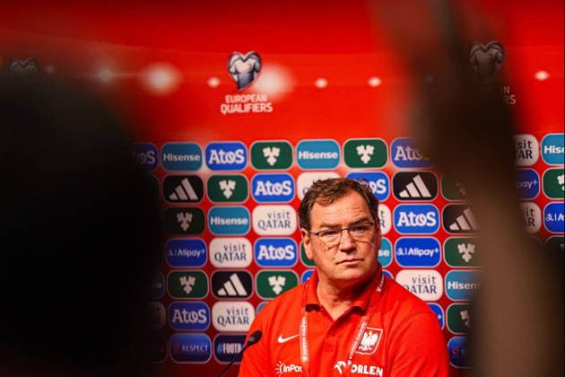 16.11.2025 TA QUALI, MALTA Ta Qali National Stadium PILKA NOZNA (FOOTBALL) REPREZENTACJA POLSKI - KADRA ZGRUPOWANIE REPREZENTACJI POLSKI OFICJALNA KONFERENCJA PRASOWA REPREZENTACJI POLSKI PRZED MECZEM Z MALTA NZ JAN URBAN SELEKCJONER REPREZENTACJI POLSKI FOTO LUKASZ GROCHALA CYFRASPORT NEWSPIX.PL --- newspix.pl EL ELIMINACJE DO MS MISTRZOSTW SWIATA W PILCE NOZNEJ FIFA 2026 PILKA NOZNA FIFA World Cup, WM, Weltmeisterschaft, Fussball 2026 QUALIFICATION BEFORE MATCH MALTA v POLAND 