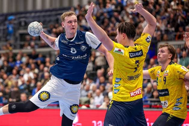 16.11.2025, Handball, HBL, Bergischer HC - Rhein-Neckar Löwen, Mitsubishi Electric HALLE Düsseldorf: Nico Schöttle (BHC 08) im Zweikampf gegen Robert Timmermeister (Rhein-Neckar Löwen 07) Nordrhein-Westfalen Deutschland