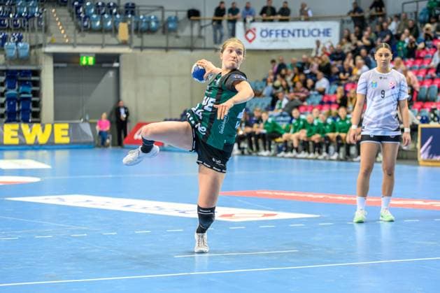 Handball Frauen EHF European League Women Qualifikationsrunde 3 Saison 2025 2026 HC Dalmatinka Ploce vs. VfL Oldenburg 16.11.2025 Laurentia Wolff (24, VfL Oldenburg) beim sieben Meter, 7-Meter