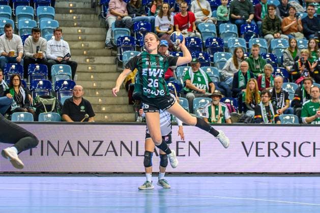Handball Frauen EHF European League Women Qualifikationsrunde 3 Saison 2025 2026 HC Dalmatinka Ploce vs. VfL Oldenburg 16.11.2025 Pam Korsten (26, VfL Oldenburg) im Sprung, Wurf