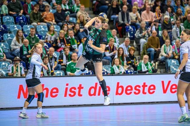 Handball Frauen EHF European League Women Qualifikationsrunde 3 Saison 2025 2026 HC Dalmatinka Ploce vs. VfL Oldenburg 16.11.2025 Paulina Golla (29, VfL Oldenburg) im Sprung, Wurf
