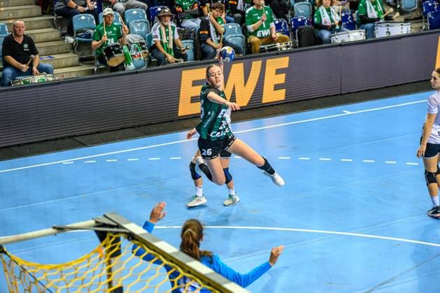 Handball Frauen EHF European League Women Qualifikationsrunde 3 Saison 2025 2026 HC Dalmatinka Ploce vs. VfL Oldenburg 16.11.2025 Pam Korsten (26, VfL Oldenburg) im Sprung, Wurf