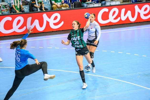 Handball Frauen EHF European League Women Qualifikationsrunde 3 Saison 2025 2026 HC Dalmatinka Ploce vs. VfL Oldenburg 16.11.2025 Pam Korsten (26, VfL Oldenburg) im Sprung, Wurf