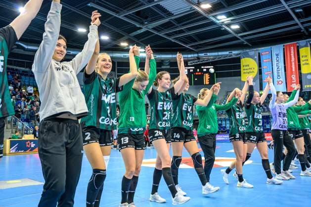 Handball Frauen EHF European League Women Qualifikationsrunde 3 Saison 2025 2026 HC Dalmatinka Ploce vs. VfL Oldenburg 16.11.2025 Freude über den Sieg, die Mannschaft des VfL Oldenburg