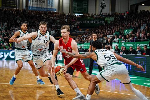 16.11.2025, xdaymx, Basketball DBB-Pokal, Gladiators Trier - FC Bayern München v. Jamal Jordan Roland (Trier), Marten Linßen (Trier), Justus Hollatz (Bayern) & Eli Brooks (Trier) (DFL DFB REGULATIONS PROHIBIT ANY USE OF PHOTOGRAPHS as IMAGE SEQUENCES and or QUASI-VIDEO) Trier