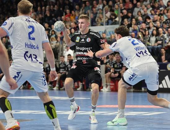 16.11.2025 - Handball - 1. Bundesliga DAIKIN HBL - Saison 2025 2026 - 12. Spieltag: HC Erlangen Metropolregion Nürnberg HCE - TBV Lemgo Lippe - DaMa - xdaxmax - Lukas Hutecek (2, TBV Lemgo ) Sander Andreassen Overjordet ( 8, HC Erlangen HCE ) Joel Willecke (24, TBV Lemgo )