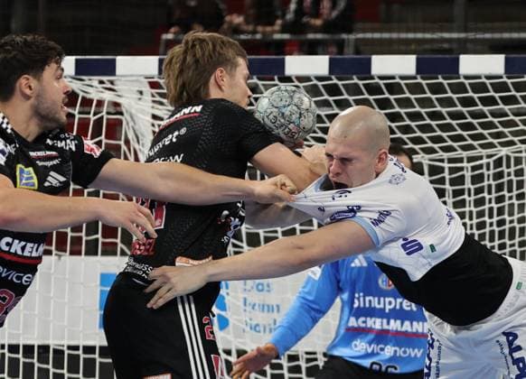 16.11.2025 - Handball - 1. Bundesliga DAIKIN HBL - Saison 2025 2026 - 12. Spieltag: HC Erlangen Metropolregion Nürnberg HCE - TBV Lemgo Lippe - DaMa - xdaxmax - Tobias Buck (39, HC Erlangen HCE ) Christopher Bissel (21, HC Erlangen HCE ) Jan Mudrow (7, TBV Lemgo )