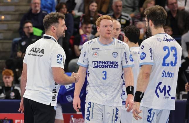 16.11.2025 - Handball - 1. Bundesliga DAIKIN HBL - Saison 2025 2026 - 12. Spieltag: HC Erlangen Metropolregion Nürnberg HCE - TBV Lemgo Lippe - DaMa - xdaxmax - Florian Kehrmann (Trainer TBV Lemgo ) Nicolai Theilinger (3, TBV Lemgo ) Tim Suton (23, TBV Lemgo )