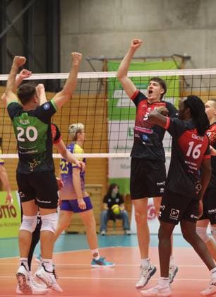 Ludwigsburg , Volleyball Bundesliga , Barock Volleys MTV Ludwigsburg vs. cerebricks VOLLEY GOATS Mitteldeutschland , Jubel Ludwigsburg , von links: Jeffrey Klok Jan Huber Nyherowo Omene