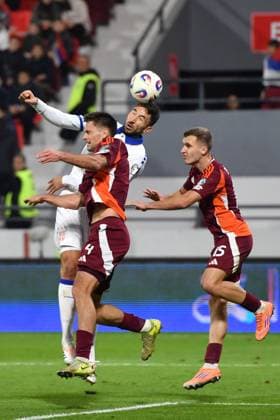 SERBIA vs LATVIA MARKO GRUJIC vs ROBERTS VEIPS and DMITRIJS ZELENKOVS football Serbia vs Latvia FIFA World Cup, WM, Weltmeisterschaft, Fussball qualification match at Dubocica stadiuim , Leskovac 16.11.2025 Foto: FOOTBALL, SERBIA, LATVIA, FIFA WORLD CUP QUALIFICATIONS MATCH Leskovac Dubocica stadium Serbia Copyright: xMarkoxMetlas xMNxPressx