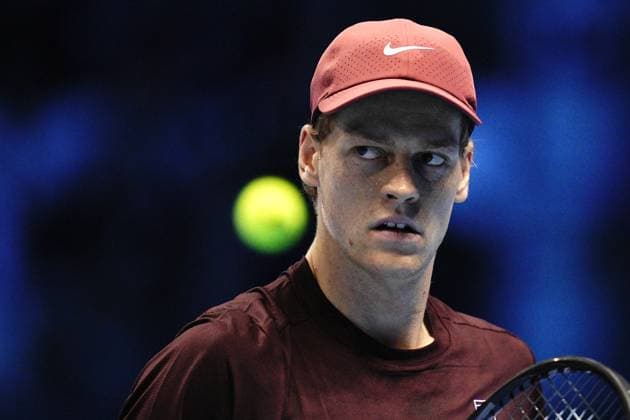 Italy s Jannik Sinner returns the ball to Spain s Carlos Alcaraz during the singles final tennis match of the ATP, Tennis Herren World Tour Finals at the Inalpi Arena in Turin, Italy - Sunday, Nov. 16, 2025. - Tennis  Copyright: xMarcoxAlpozzi LaPressex
