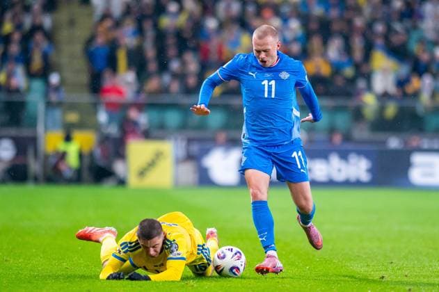2025.11.16 Warszawa pilka nozna Kwalifikacje Mistrzostw Swiata 2026 Ukraina - Islandia N z Jon Dagur Thorsteinsson Vitaliy Mykolenko Foto Gleb Soboliev PressFocus 2025.11.16 Warszawa Football - FIFA World Cup, WM, Weltmeisterschaft, Fussball 2026 Qualifying round Ukraine - Island Jon Dagur Thorsteinsson Vitaliy Mykolenko Credit: Gleb Soboliev PressFocus NEWSPIX.PL --- newspix.pl 