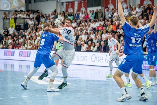 2. Handball Bundesliga; TV Hüttenberg - Dessau-Roßlauer HV, 16.11.25 Leif Haack (TV Hüttenberg, 20), Fritz-Leon Haake (Dessau-Roßlauer HV 06, 6), Luka Baumgart (Dessau-Roßlauer HV 06, 17) 2. Handball Bundesliga; TV Hüttenberg - Dessau-Roßlauer HV: Hüttenberg, 16.11.25 Copyright: xBEAUTIFULxSPORTS Roeczeyx