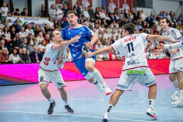 2. Handball Bundesliga; TV Hüttenberg - Dessau-Roßlauer HV, 16.11.25 Marcel Nowak (Dessau-Roßlauer HV 06, 15), Paul Ohl (TV Hüttenberg, 10), Lasse Ohl (TV Hüttenberg, 11), 2. Handball Bundesliga; TV Hüttenberg - Dessau-Roßlauer HV: Hüttenberg, 16.11.25 Copyright: xBEAUTIFULxSPORTS Roeczeyx