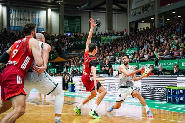 16.11.2025, xdaymx, Basketball DBB-Pokal, Gladiators Trier - FC Bayern München vl. Johannes Voigtmann (Bayern), Maik Zirbes (Trier), Vladimir Lucic (Bayern) & Behnam Yakhchali (Trier) (DFL DFB REGULATIONS PROHIBIT ANY USE OF PHOTOGRAPHS as IMAGE SEQUENCES and or QUASI-VIDEO) Trier