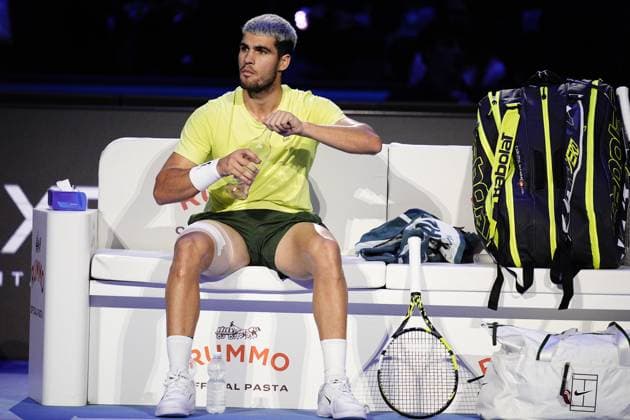 Spain s Carlos Alcaraz with a bandage on his leg reacts during the singles final tennis match of the ATP, Tennis Herren World Tour Finals against Italy s Jannik Sinner at the Inalpi Arena in Turin, Italy - Sunday, Nov. 16, 2025. - Tennis  Copyright: xMarcoxAlpozzi LaPressex