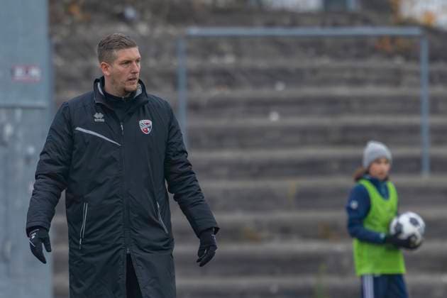 Ingolstadt, Deutschland 16. November 2025: DFB Pokal Frauen - 1 8 Finale - 2025 2026 - FC Ingolstadt 04 vs. FC Bayern München Im Bild: Trainer Benjamin Stolte (FCI) ESV Stadion Bayern Copyright: xFotostandx xSchäferx