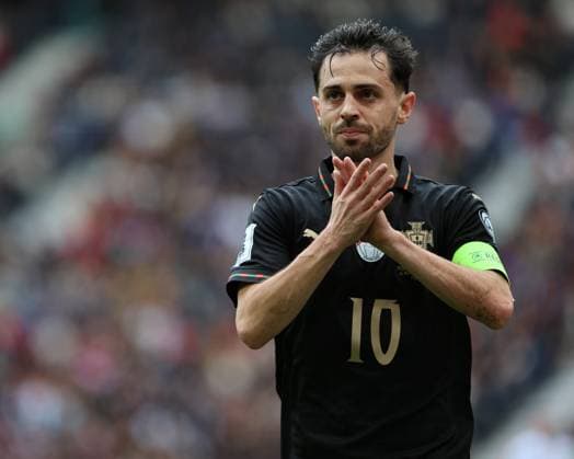 Captain Bernardo Silva ( Portugal national team, Nationalteam ) during the match between Portugal National Team and Armenia National team, valid for 2026 World Cup Qualifiers at Estadio do Dragao on 16th November 2025. Porto Estadio do Dragao, Porto, Portugal Porto Porto Portugal Copyright: xIMAGOx xPRIMExSPORTSxIMAGESx xFERNANDOxSILVAx